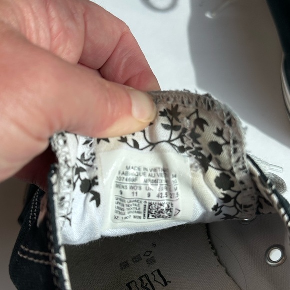 Converse unisex Black Low-Top Classic Low Profile Sneakers Sz W 11 (Men’s 10) - Picture 7 of 7